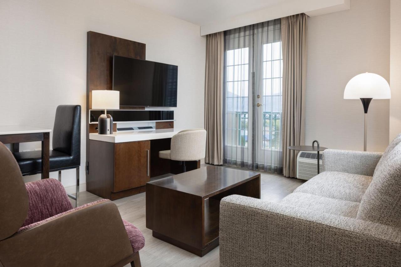 Delta Hotels By Marriott Grand Okanagan Resort Kelowna Buitenkant foto