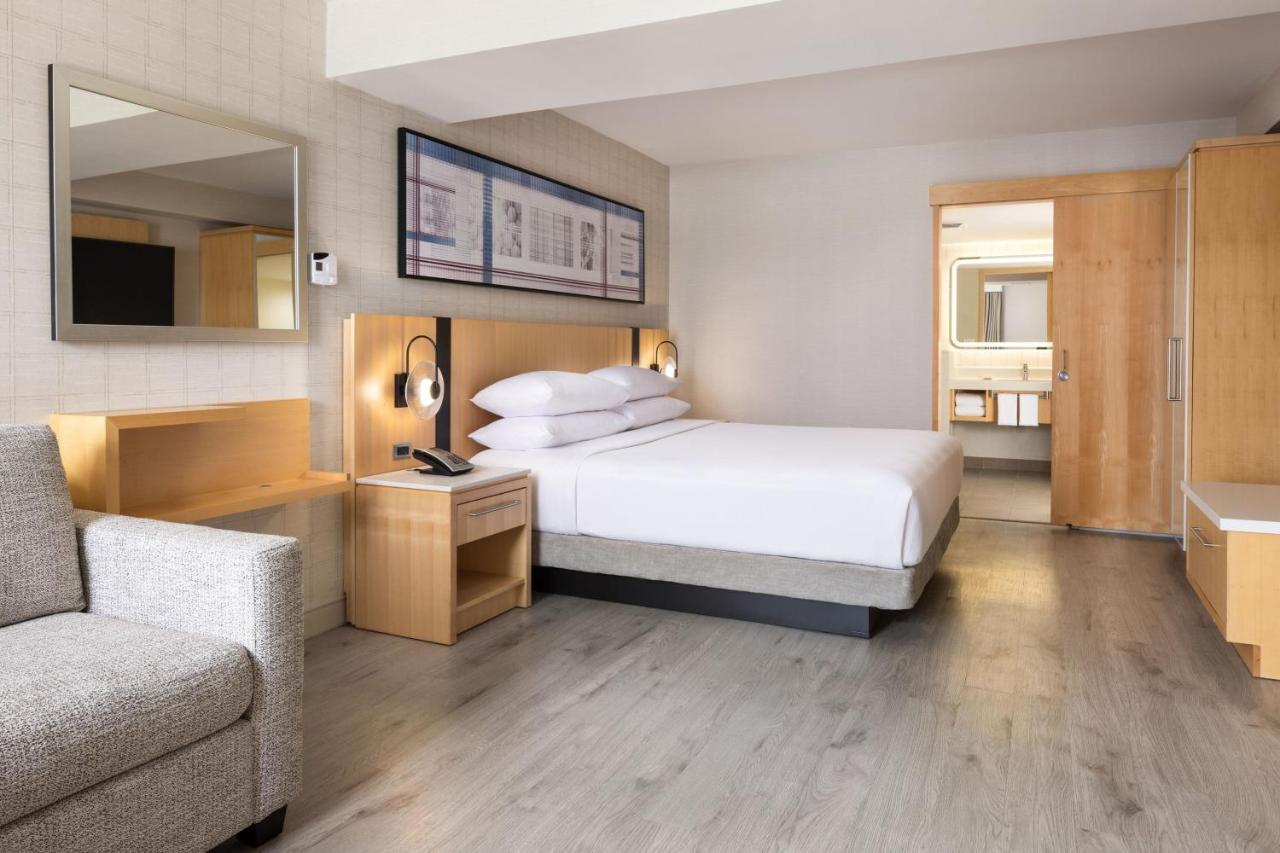Delta Hotels By Marriott Grand Okanagan Resort Kelowna Buitenkant foto